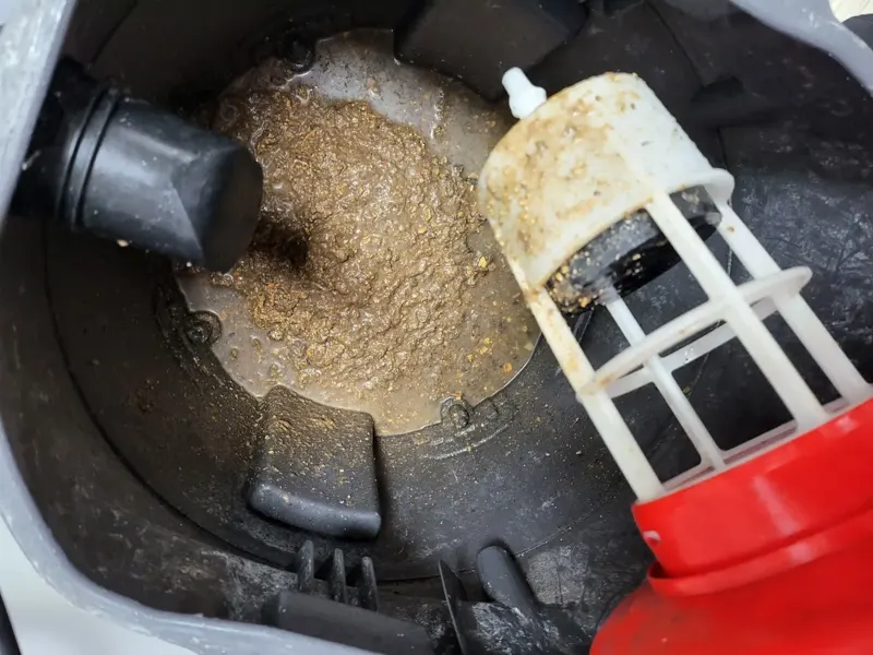홍성 석션 통 안에 모인 음식물 찌꺼기